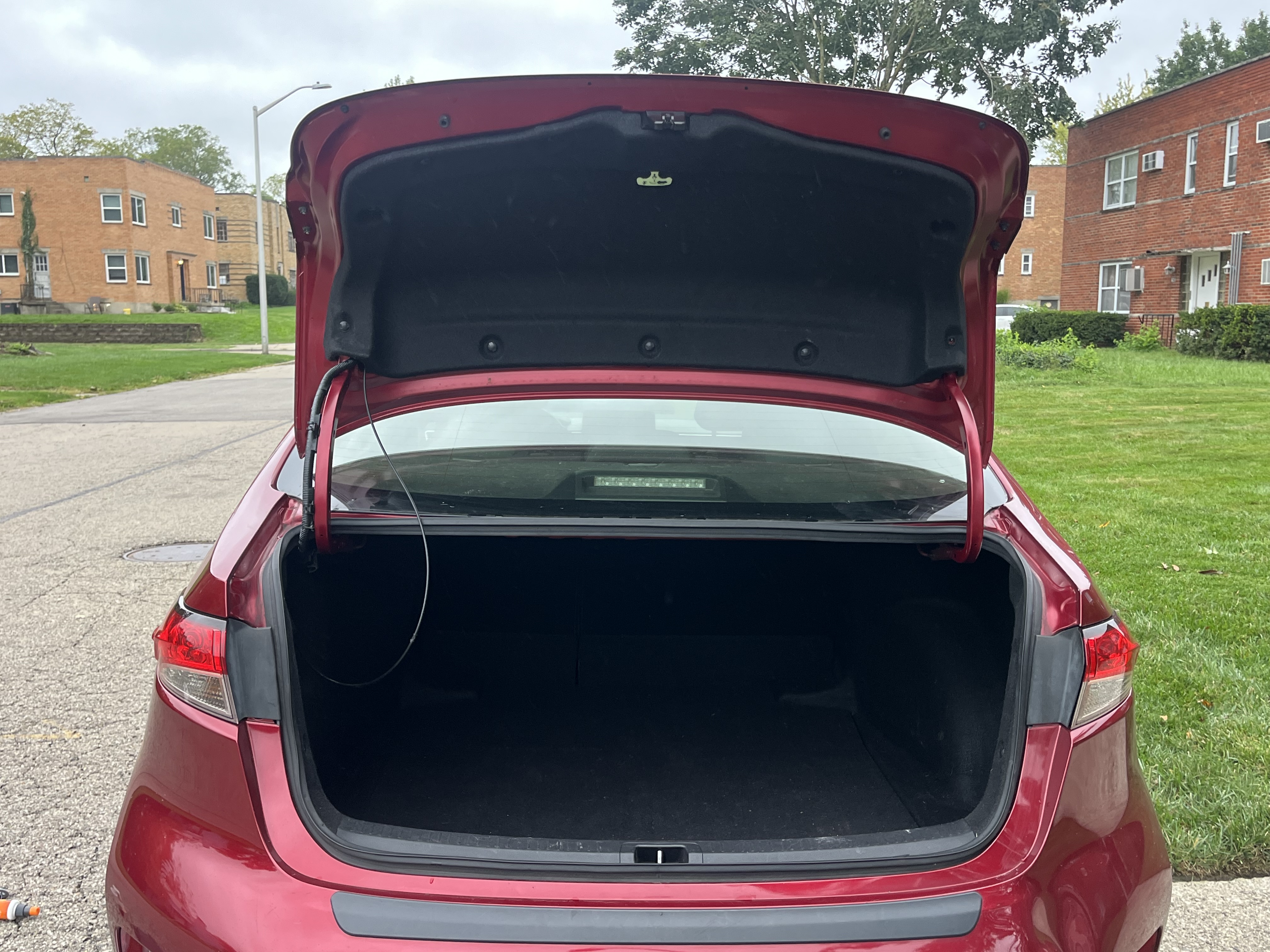 Used 2022 Toyota Corolla LE FWD image 2