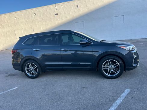 Used 2017 Hyundai Santa Fe SE Ultimate Sport Utility 4D image 4