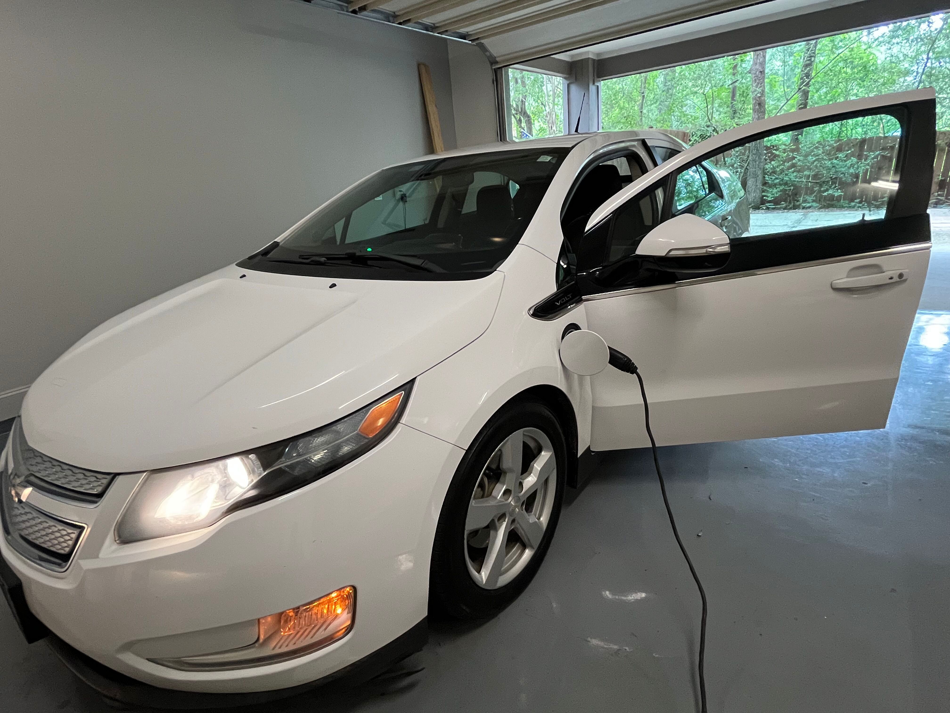 Used 2014 Chevrolet Volt w/ Enhanced Safety Package 1 FWD image 22