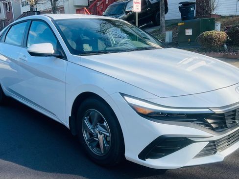 Used 2025 Hyundai Elantra SE image 10