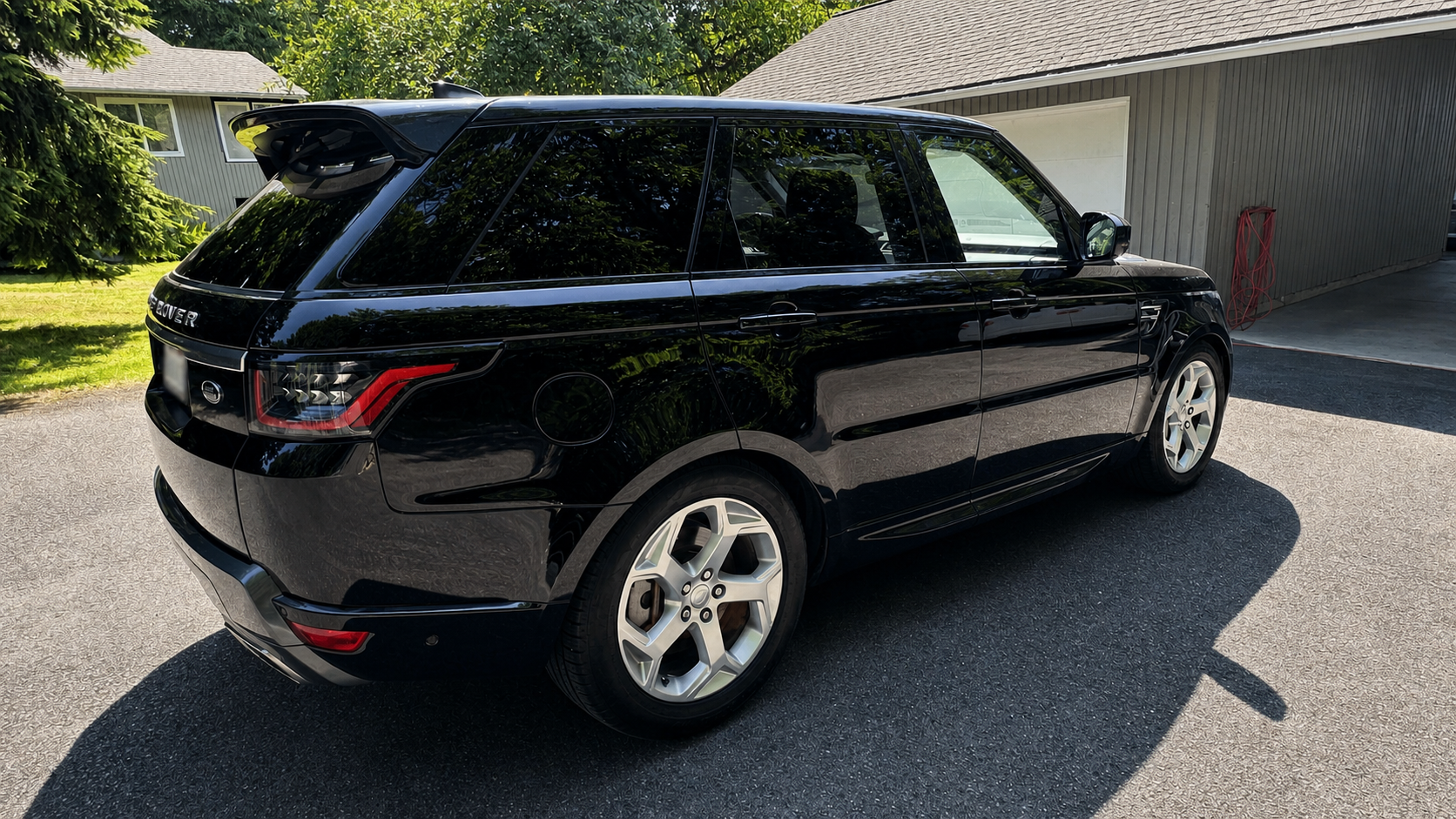 Used 2020 Land Rover Range Rover Sport HSE AWD/4WD image 2