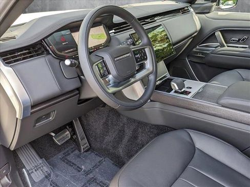 Used 2025 Land Rover Range Rover SE image 10