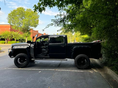 Used 2018 GMC Sierra 1500 Denali image 1