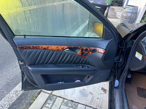 Used 2005 Mercedes-Benz E 320 CDI Sedan image 10