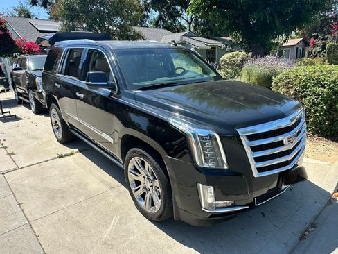 Used 2017 Cadillac Escalade Premium Luxury RWD image 4