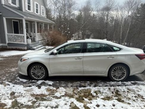 Used 2016 Toyota Avalon Limited image 16
