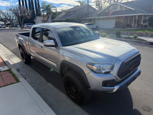Used 2021 Toyota Tacoma TRD Off-Road w/ Technology Package image 9