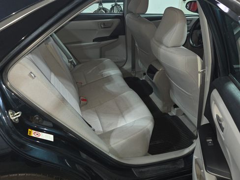 Used 2017 Toyota Camry LE image 5