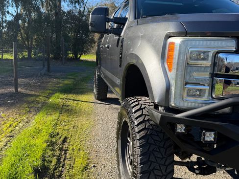 Used 2017 Ford F250 Lariat w/ Lariat Ultimate Package image 2