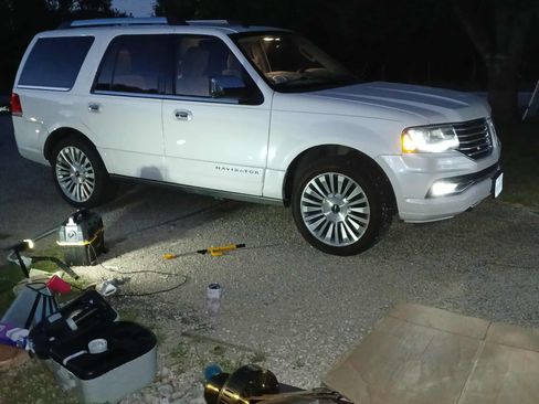 Used 2015 Lincoln Navigator 2WD w/ Equipment Group 101A Reserve image 2