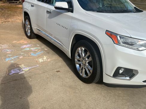 Used 2018 Chevrolet Traverse High Country image 1