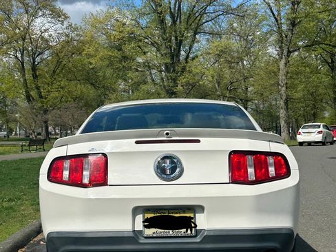 Used 2011 Ford Mustang Premium w/ 201A Rapid Spec Order Code image 4