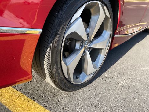 Used 2018 Honda Accord Touring image 31