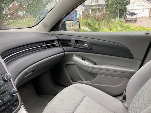 Used 2016 Chevrolet Malibu LS image 9