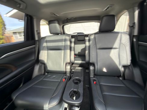 Used 2019 Toyota Highlander Limited Platinum image 15