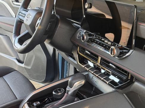 Used 2025 Chevrolet Colorado Z71 w/ Technology Package image 21