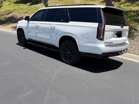 Used 2021 Cadillac Escalade ESV Sport RWD image 2