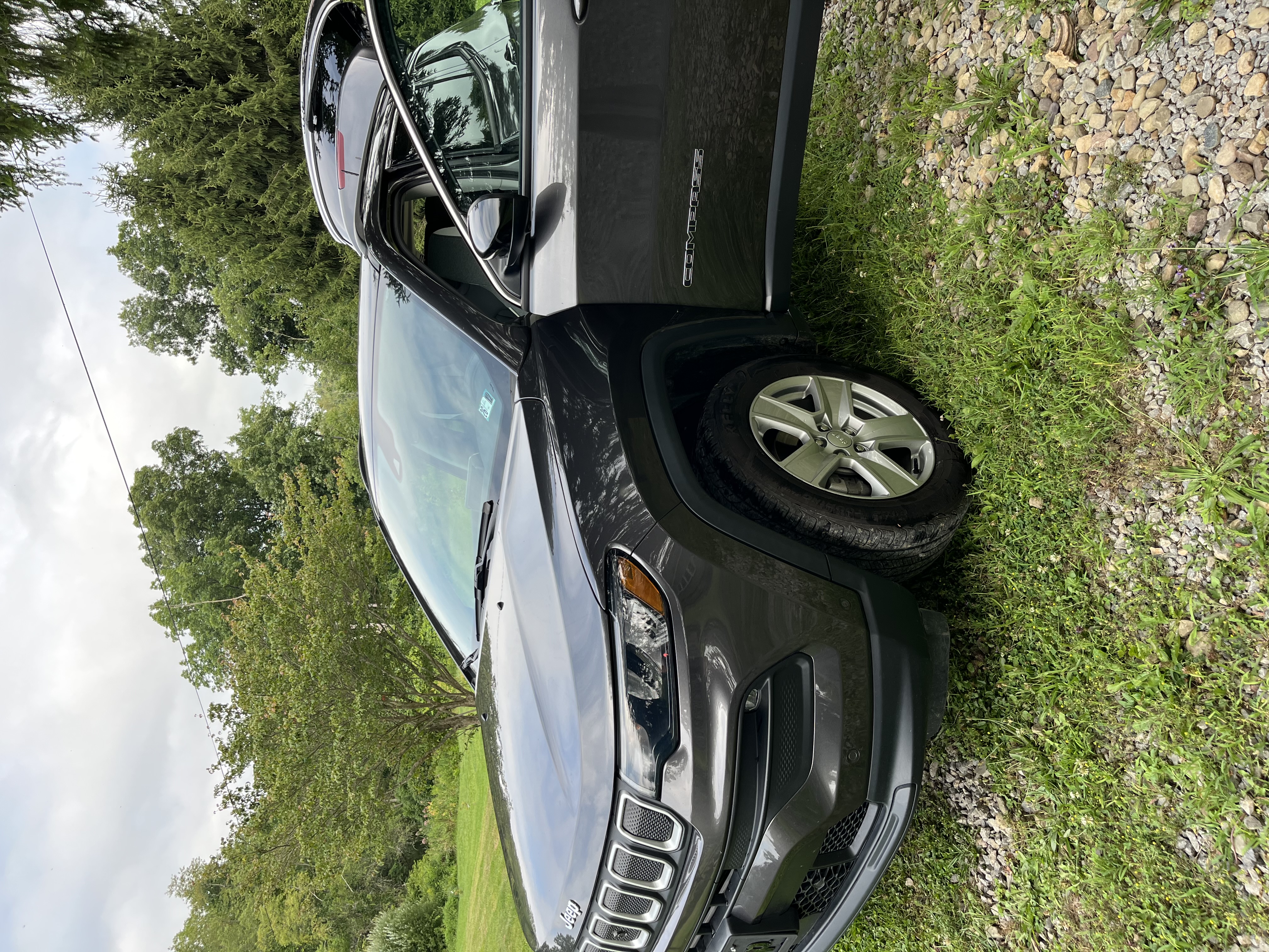 Used 2022 Jeep Compass Latitude w/ Sun and Sound Group AWD/4WD image 1