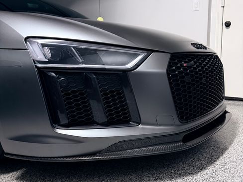 Used 2017 Audi R8 V10 w/ Carbon Exterior Package image 12