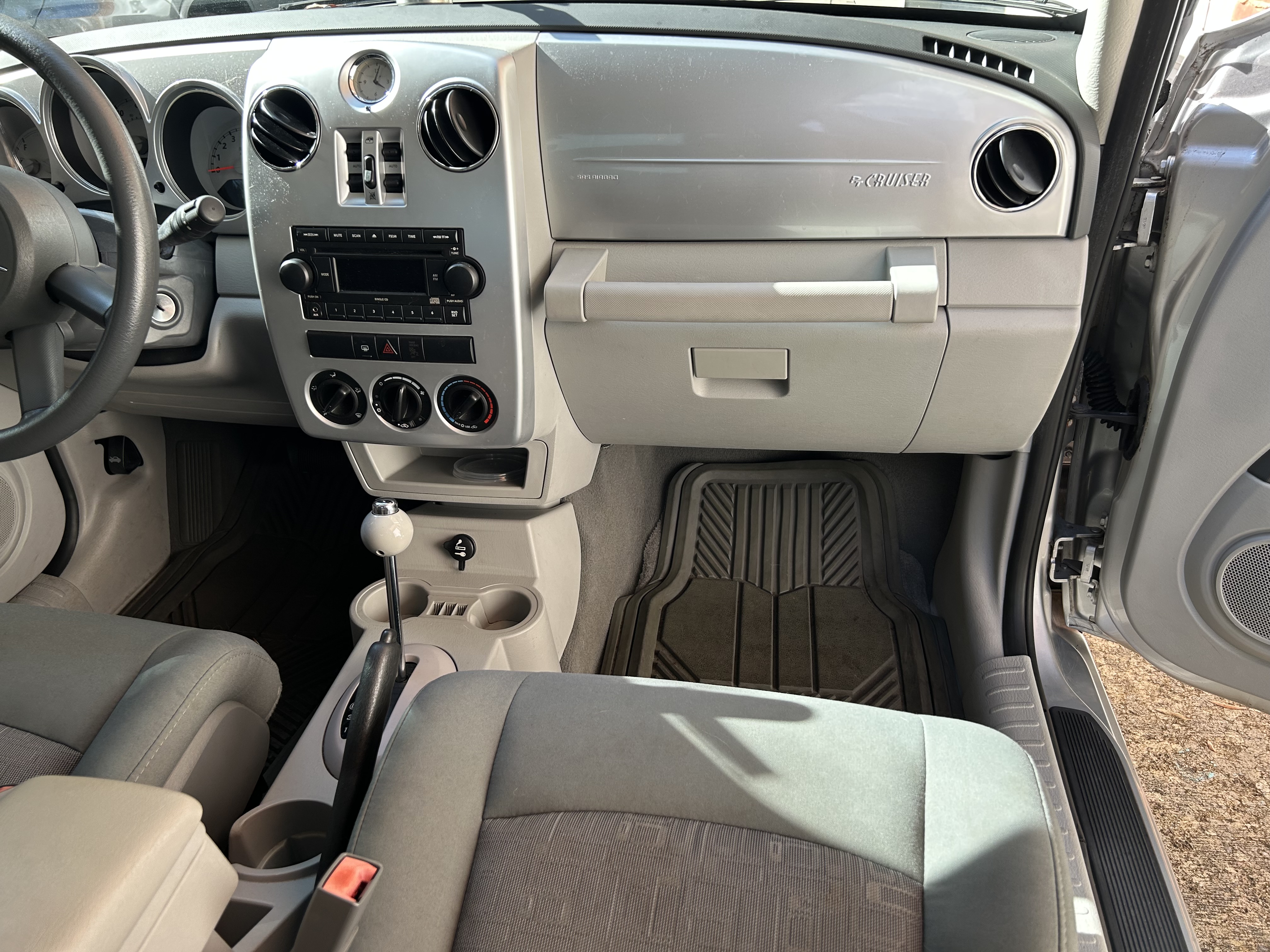 Used 2009 Chrysler PT Cruiser FWD image 2