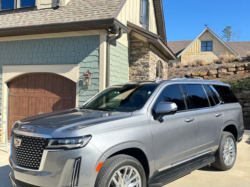 Used 2022 Cadillac Escalade Luxury w/ LPO, Illumination Package image 6