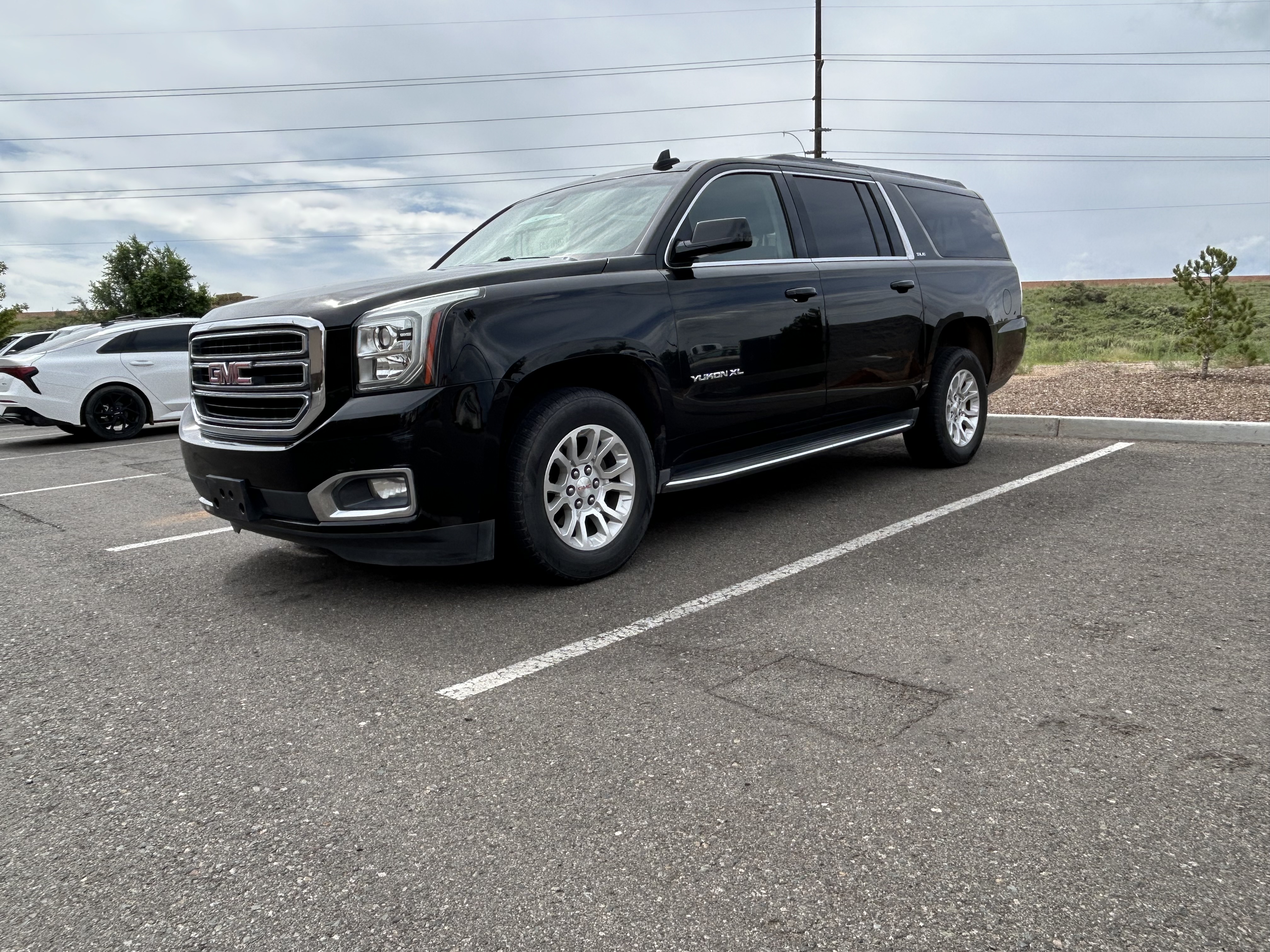 Used 2016 GMC Yukon XL SLE w/ Convenience Package RWD image 1
