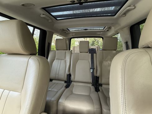 Used 2016 Land Rover LR4 HSE Silver Edition image 16