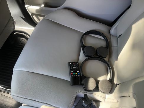 Used 2021 Honda Pilot Touring image 16