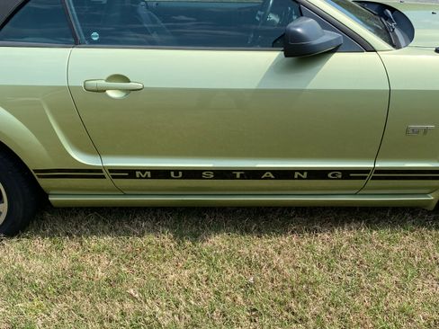 Used 2005 Ford Mustang GT Premium image 9