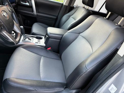 Used 2018 Toyota 4Runner SR5 Premium image 10