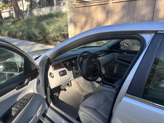 Used 2012 Chevrolet Impala LTZ FWD image 4