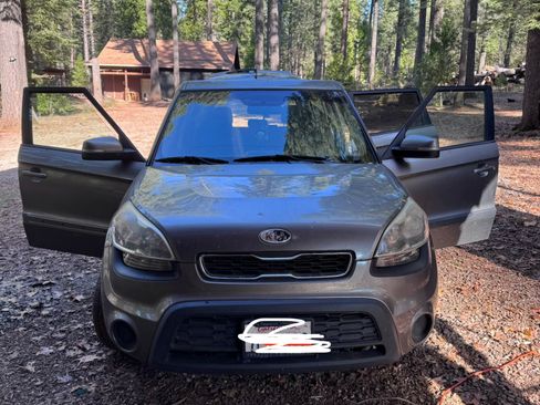 Used 2012 Kia Soul + image 1