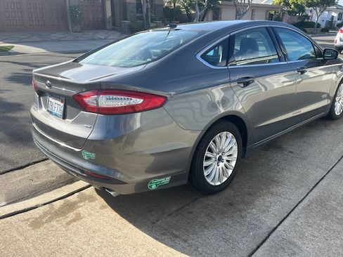Used 2014 Ford Fusion Energi SE image 2