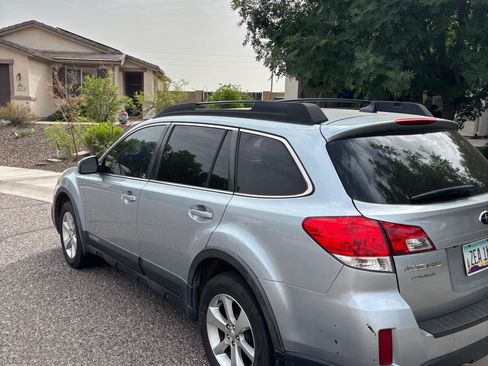 Used 2013 Subaru Outback 2.5i Limited w/ Moonroof Pkg AWD/4WD image 4