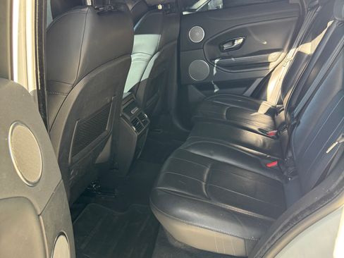 Used 2019 Land Rover Range Rover Evoque SE Premium image 9