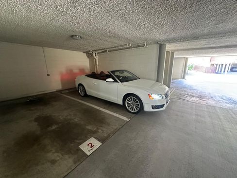 Used 2010 Audi A5 2.0T Premium Plus w/ Premium Plus Pkg image 4