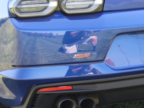 Used 2020 Chevrolet Camaro SS RWD image 6