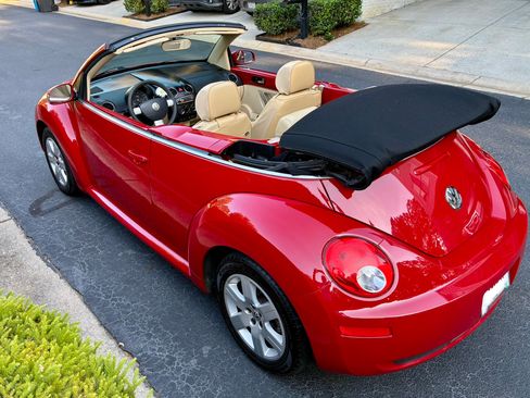 Used 2007 Volkswagen Beetle Convertible w/ Package 1 FWD image 13