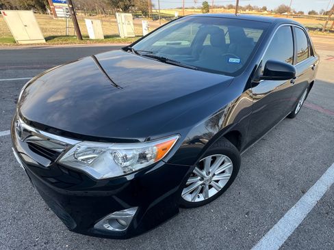 Used 2014 Toyota Camry XLE image 10