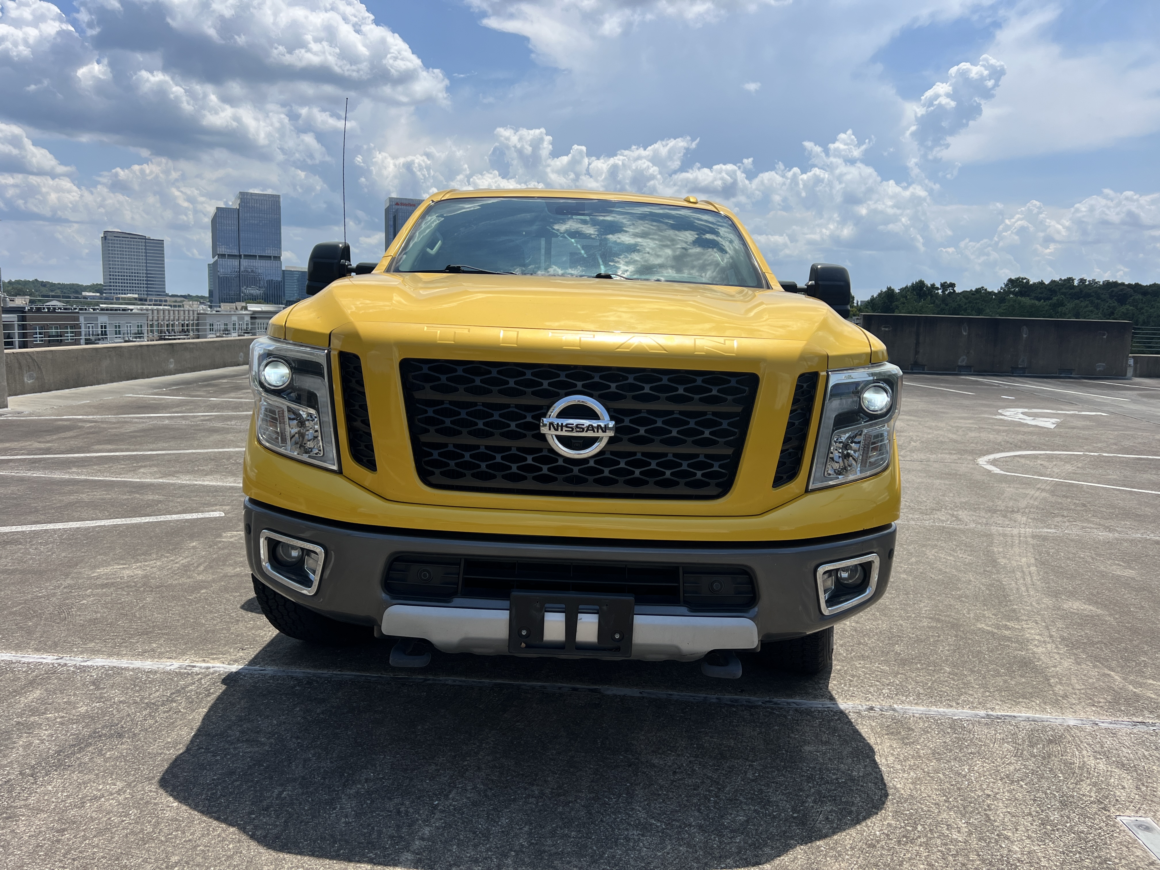Used 2018 Nissan Titan PRO-4X w/ Pro-4x Convenience Package AWD/4WD image 2
