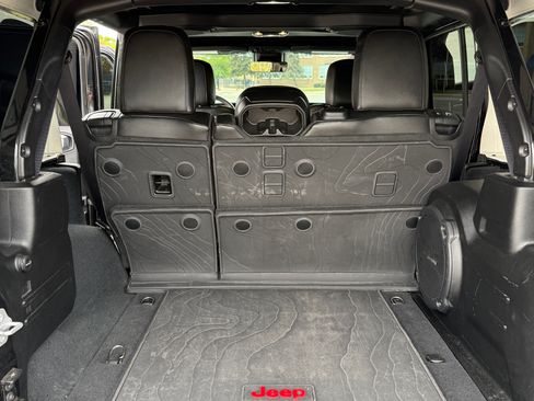 Used 2022 Jeep Wrangler Unlimited Rubicon w/ Xtreme Recon 35" Tire Package AWD/4WD image 10