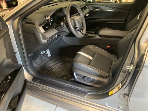 Used 2025 Toyota Camry SE image 6