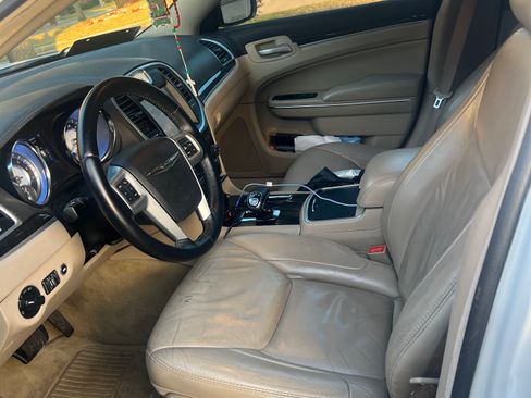 Used 2014 Chrysler 300 image 6