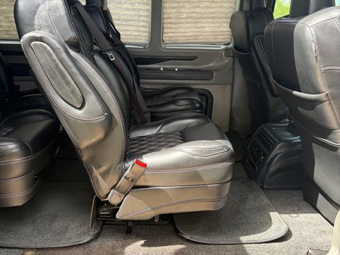 Used 2022 Chevrolet Express 2500 Extended w/ Enhanced Convenience Package image 17