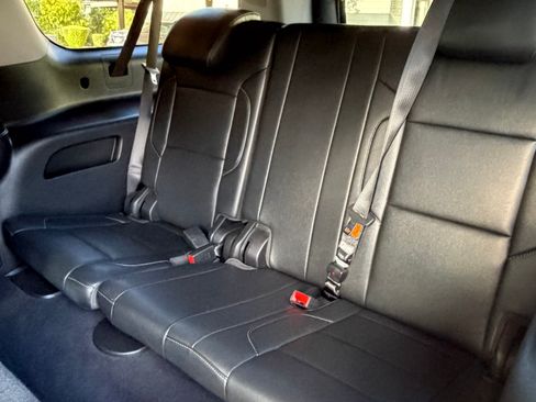 Used 2019 Chevrolet Suburban LT RWD image 5