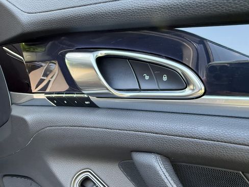 Used 2015 Porsche Panamera S RWD image 19