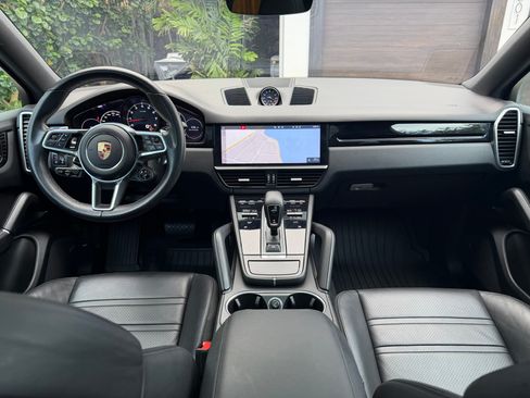 Used 2020 Porsche Cayenne image 6