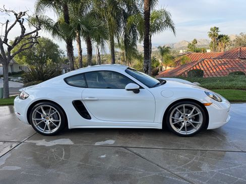 Used 2019 Porsche 718 Cayman image 6