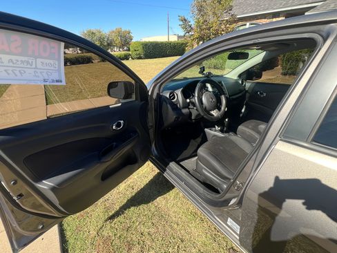 Used 2013 Nissan Versa SV w/ Convenience Pkg image 14