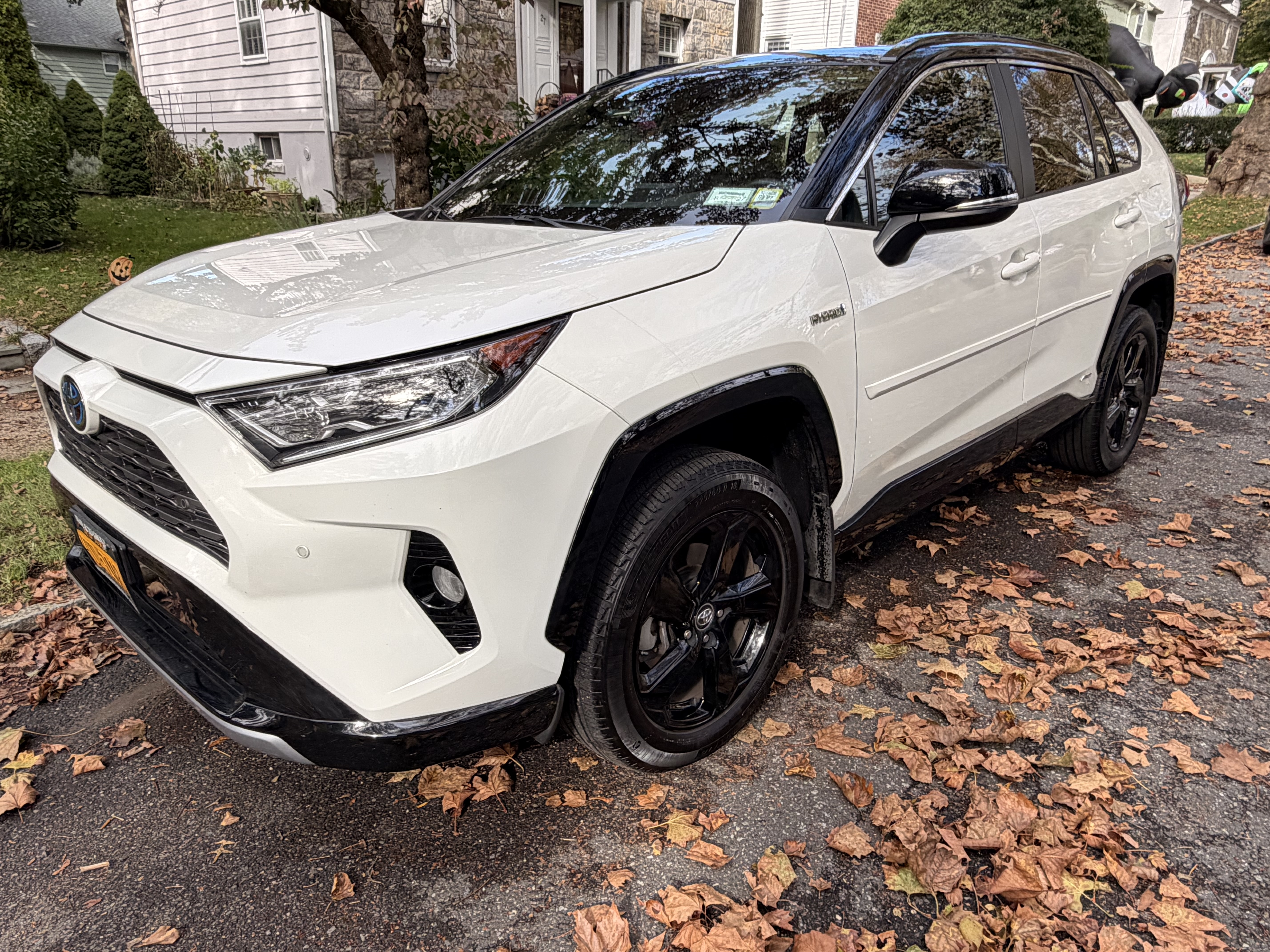 Used 2021 Toyota RAV4 XSE AWD/4WD image 1